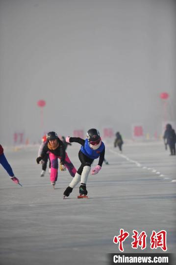 哈尔滨冰城迎来大众速滑盛事，500余名速滑爱好