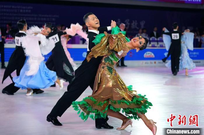 成都承办第十二届世界体育舞蹈大赛开幕并获授