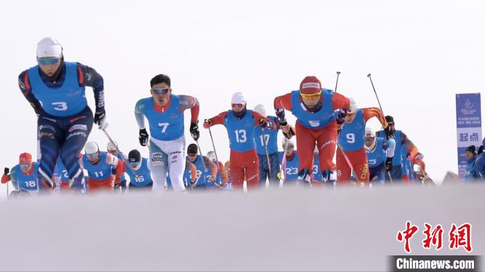 王强在十四冬公开组男子双追逐赛夺冠，重庆代