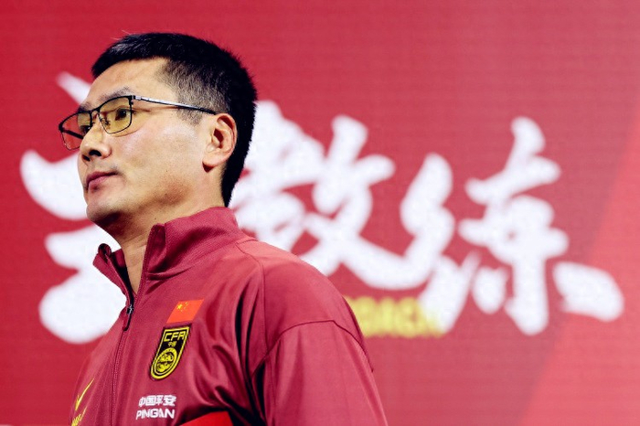 邵佳一率国足首秀惊艳 战术管理赢得赞誉