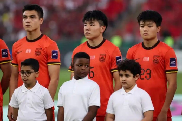 邵佳一率国足首秀惊艳 战术管理赢得赞誉