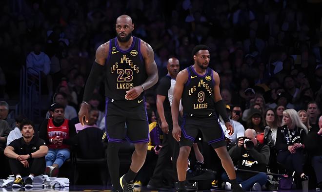 湖人逆风翻盘2-0领先火箭 斯玛特成决胜关键