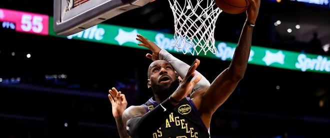 湖人逆风翻盘2-0领先火箭 斯玛特成决胜关键