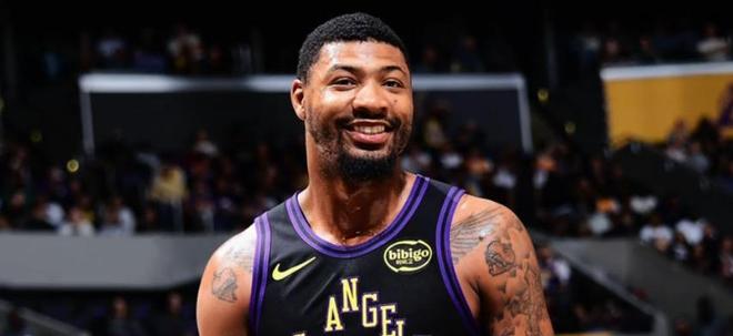 湖人逆风翻盘2-0领先火箭 斯玛特成决胜关键