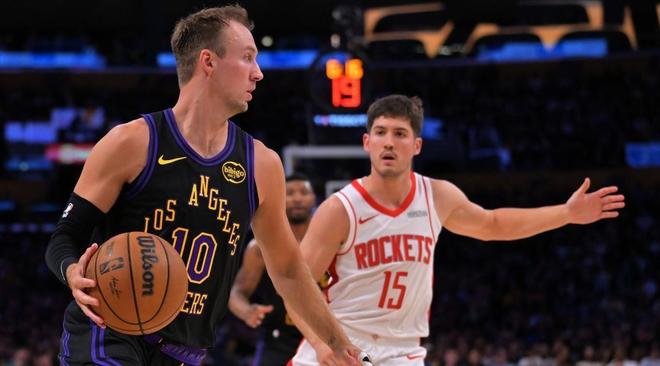 湖人逆风翻盘2-0领先火箭 斯玛特成决胜关键